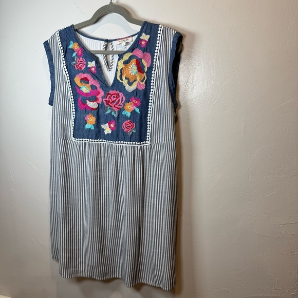 Andree by Unit Railroad Stripe Short Sleeve Tunic with Embroidered Florals Large - Picture 14 of 14